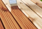Lasur oder Öl – was schützt Gartenmöbel besser?