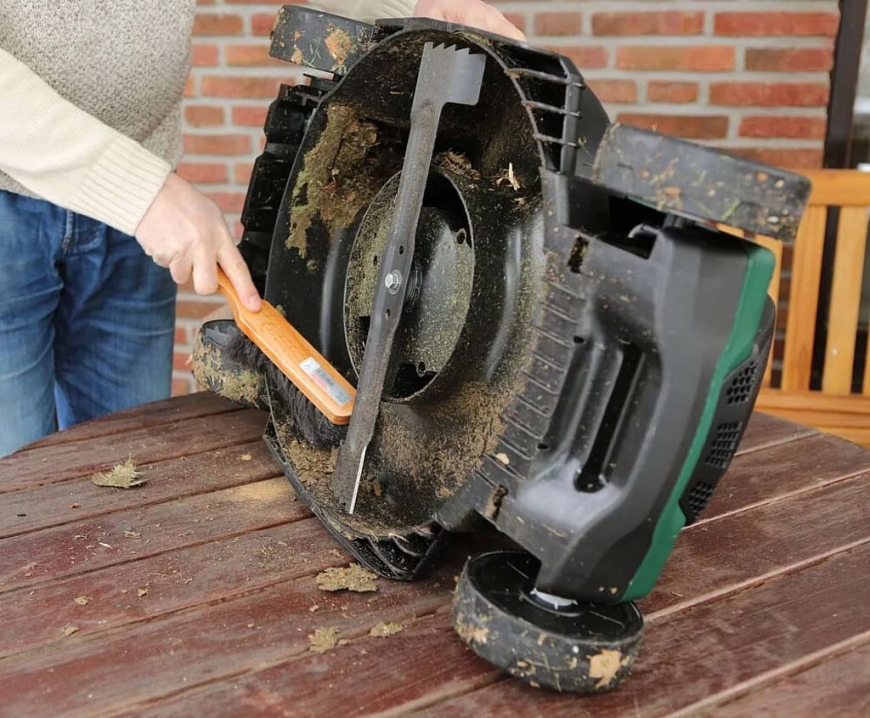 Gartengerätepflege: Reinigung, Ölen & Überwintern für Langlebigkeit